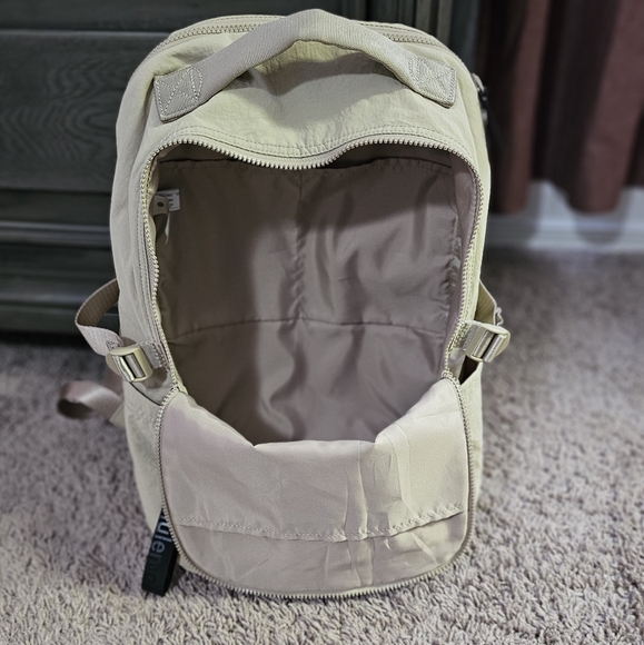 Lululemon New Crew backpack - Picture 11 of 12